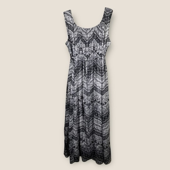 NWOT Soho Apparel Women's Whimsigoth Maxi Dress Black White Dark Floral Size 14W - Picture 4 of 7